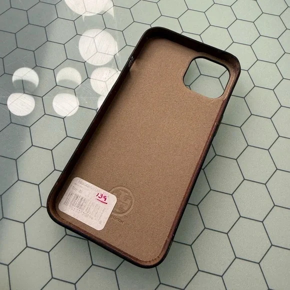 Tory Burch Dual-Tone Leather Phone Case - threedaughtersproperties.com Tory Burch Dual-Tone Leather Phone Case - threedaughtersproperties.com